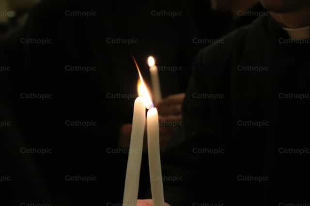 Luz de vela - Banco de imágenes católicas