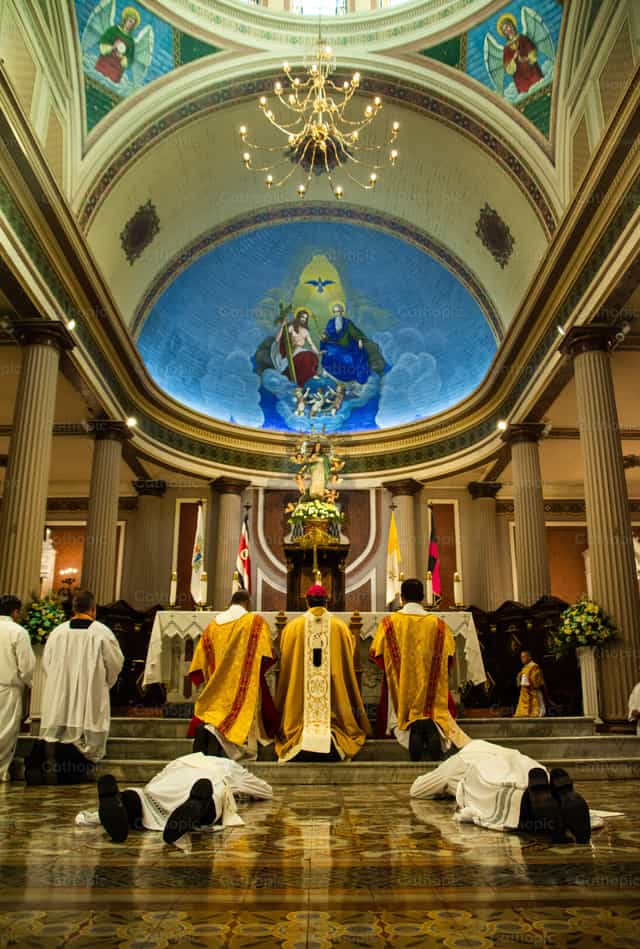 Priesterweihe - Katholische Stockfotos