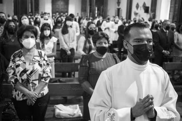 Ordenacion Sacerdotal - Banco de imágenes católicas - Fotografía por Carlos Daniel