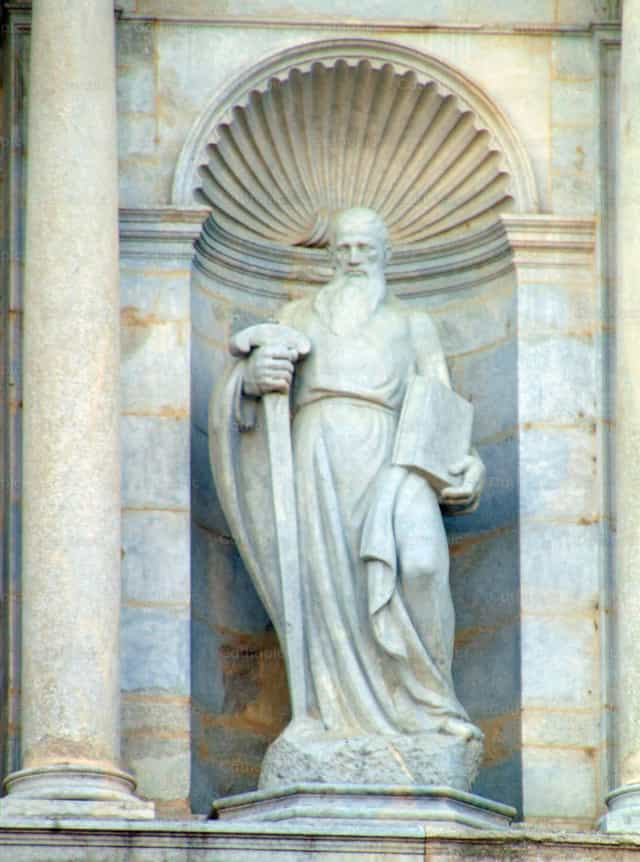 Heilige Paulus. Gevel van de kathedraal van Girona - Katholieke stockfoto's