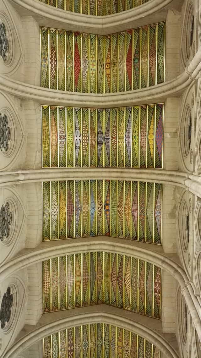 Decke der Kathedrale von Madrid - Katholische Stockfotos