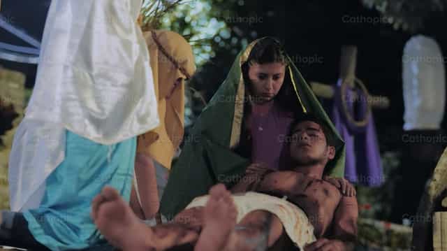 Jesus é descido da cruz - Imagens católicas de stock