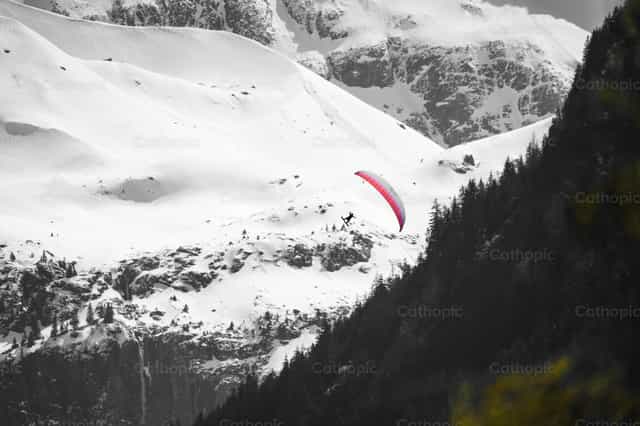 Vuelos en parapente - Banco de imágenes católicas - Fotografía por Santiago de la Hoz