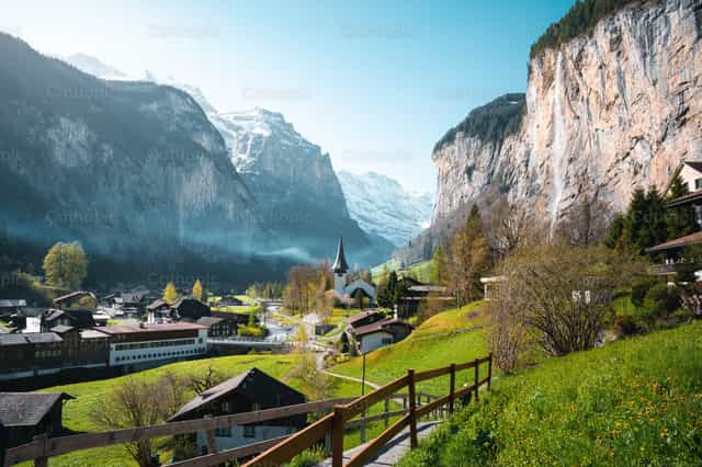 Paisagem montanhosa suíça - Imagens católicas de stock - Foto de Santiago de la Hoz
