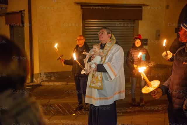 Procesión del nacimiento del niño Jesús - Banco de imágenes católicas