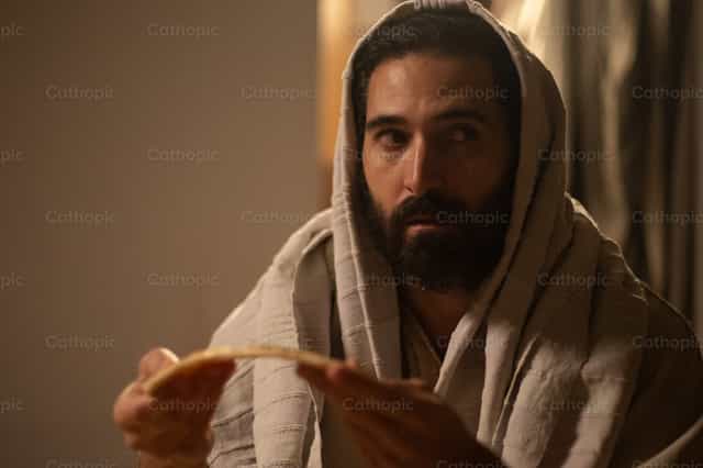 Jesús comparte el pan con los discípulos de Emaús. - Banco de imágenes católicas - Fotografía por Cathopic