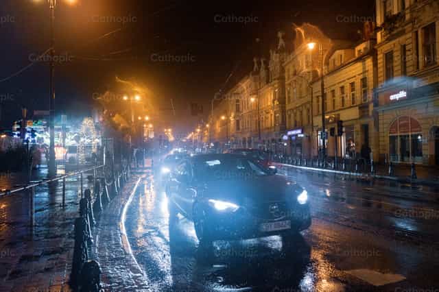 Rua à noite - Imagens católicas de stock