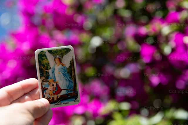 Estampita de los Santos Ángeles Custodios - Banco de imágenes católicas - Fotografía por Carolina BR