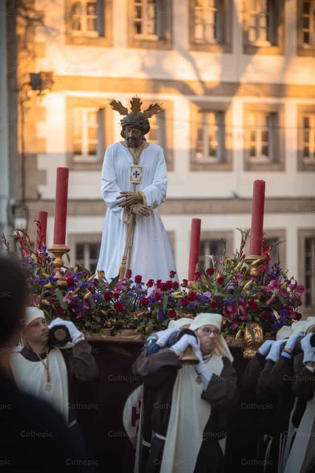 Procesion del Nazareno en España. - Banco de imágenes católicas - Fotografía por Yandry Fernández Perdomo