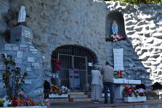 Le mariage prie Notre-Dame - Images catholiques de stock