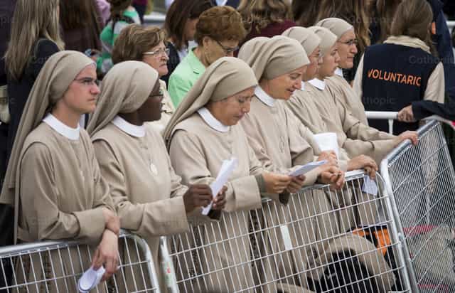 Monjas en la Beatificación de Álvaro del Portillo - Banco de imágenes católicas - Fotografía por Álvaro García