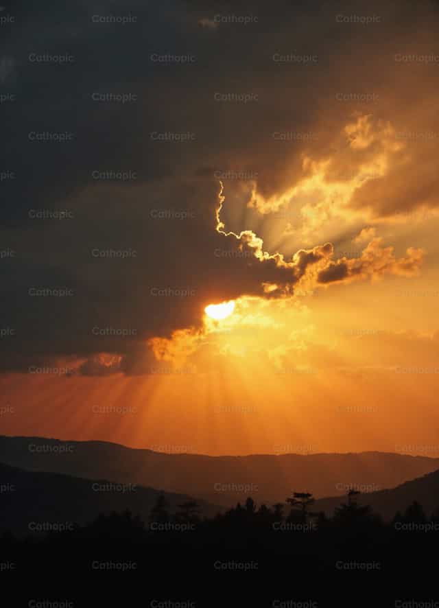 Luz Divina en el Crepúsculo - Banco de imágenes católicas - Fotografía por Noemí Márquez