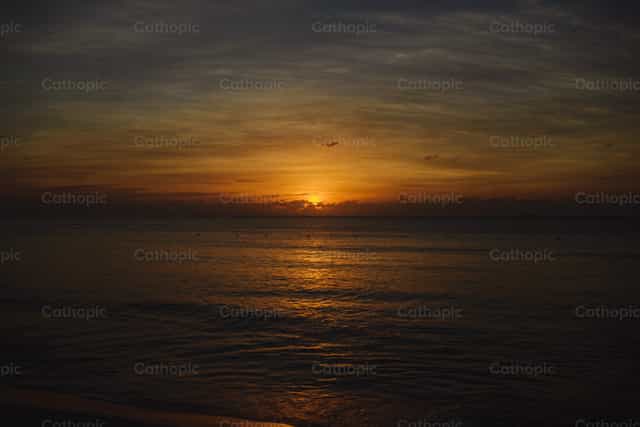 Sonnenaufgang - Katholische Stockfotos