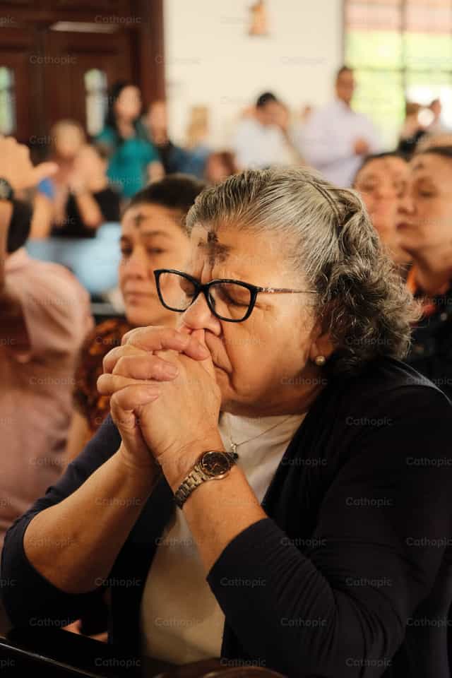 Pide con fervor - Banco de imágenes católicas - Fotografía por Leider Mendoza