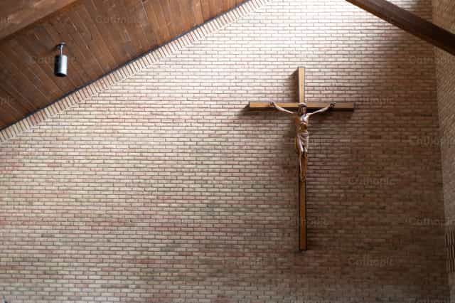 Crucifijo - Banco de imágenes católicas - Fotografía por Rebecca Siar