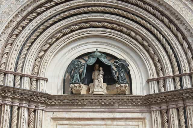 Pórtico de la Catedral de Orvieto - Banco de imágenes católicas - Fotografía por Ercaba Pavoniano