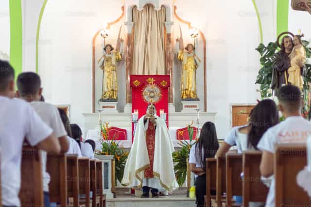 Bendición - Banco de imágenes católicas