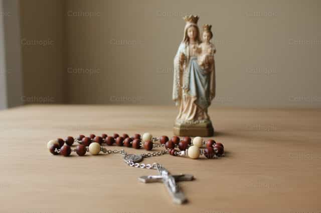 Nature morte de Notre-Dame du Rosaire - Images catholiques de stock