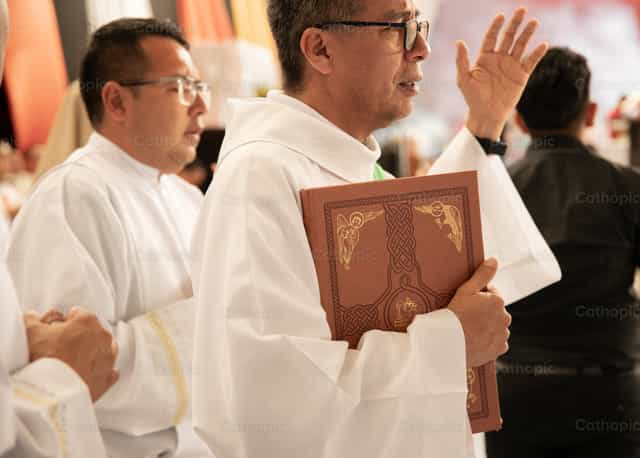 The Word in the Celebration - Catholic stock images - Photo by Carolina BR