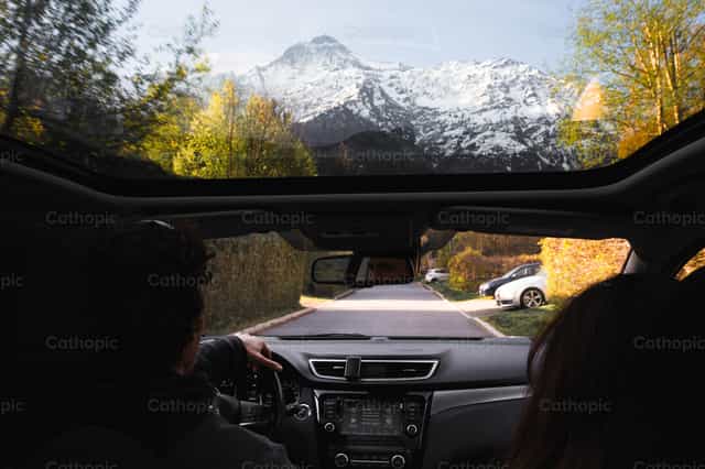 Viaje a la montaña nevada - Banco de imágenes católicas - Fotografía por Santiago de la Hoz