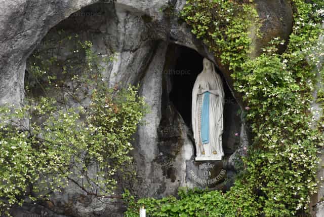 Lourdes - Banco de imágenes católicas