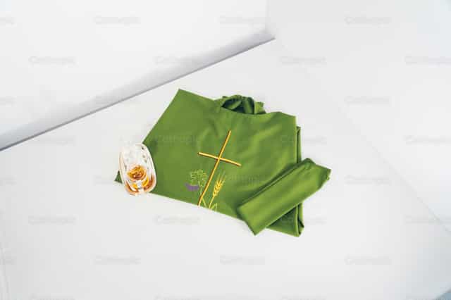 Vinha, estola e casula - Imagens católicas de stock - Foto de Almures Studio