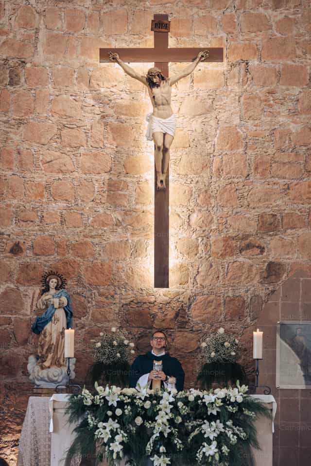 El sacrificio de la cruz - Banco de imágenes católicas