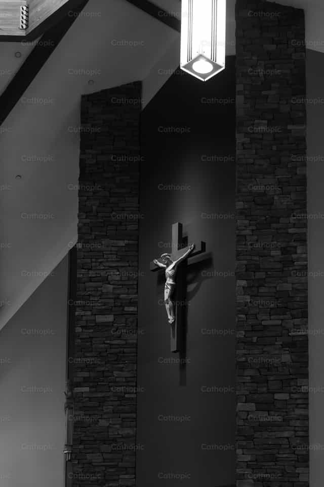 Crucifijo en la pared - Banco de imágenes católicas