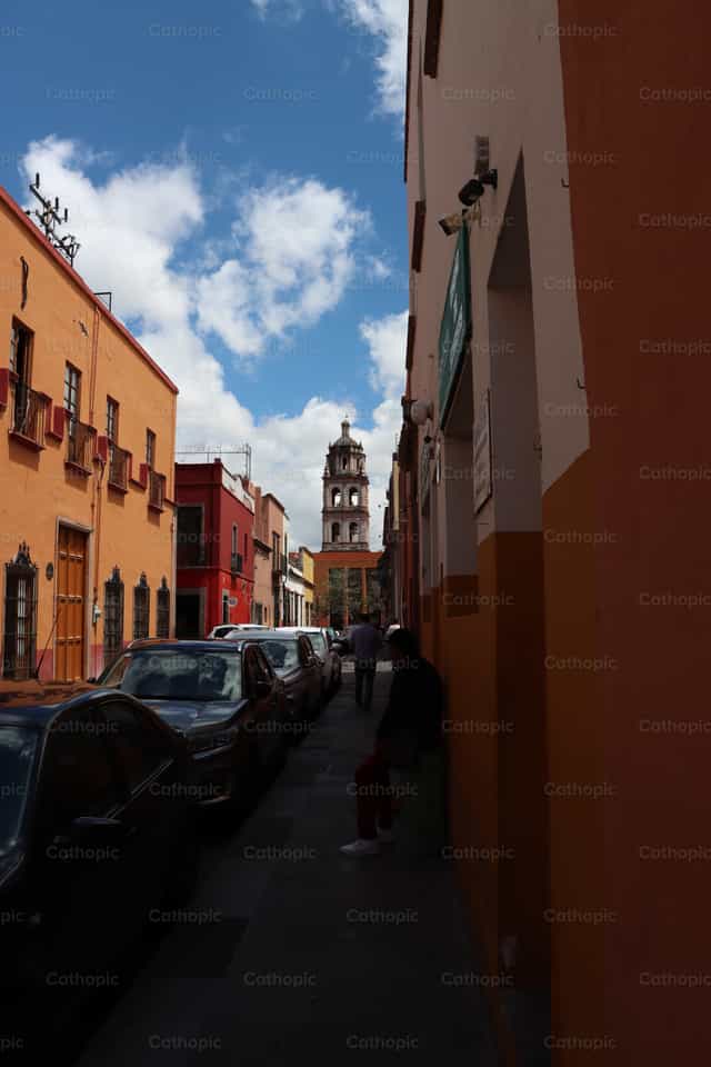 Catedral del pueblo - Banco de imágenes católicas - Fotografía por Saul Ibarra