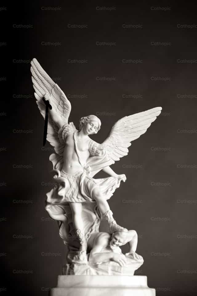 San Miguel Arcangel - Banco de imágenes católicas - Fotografía por Jakov Pleše