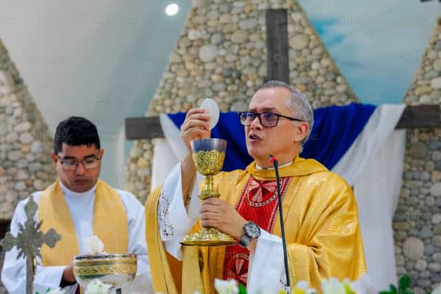 Ceci est le Corps du Christ pour la vie éternelle - Images catholiques de stock