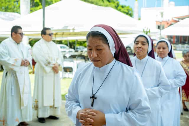 Nuns in the entrance procession for Mass - Catholic stock images - Photo by Hein Palma