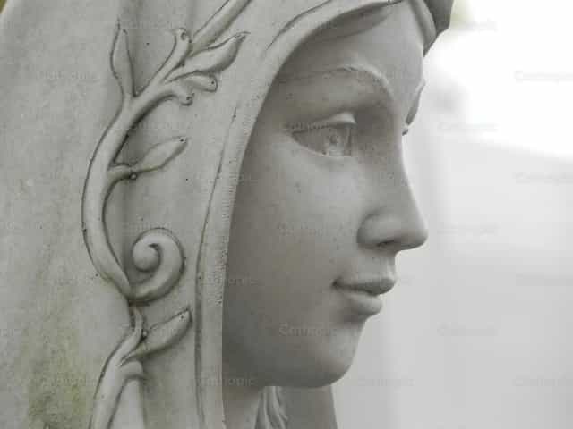 Estatua de la Virgen - Banco de imágenes católicas