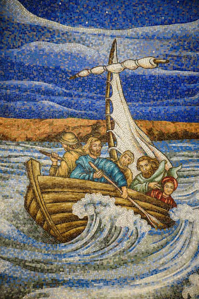 Jesus y los apostoles en la barca - Banco de imágenes católicas - Fotografía por Luis Ángel Espinosa, LC