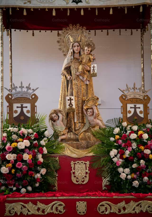 Altar de la Virgen del Carmen - Banco de imágenes católicas