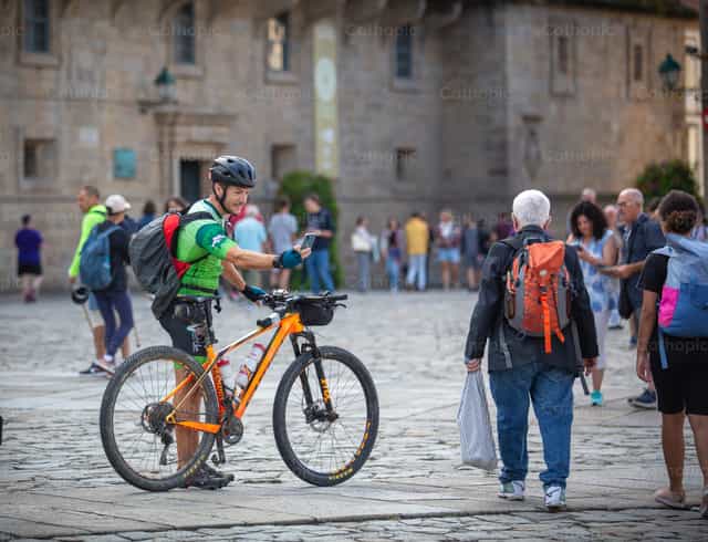 Pilgrims in Santiago de Compostela - Catholic stock images - Photo by Yandry Fernández Perdomo
