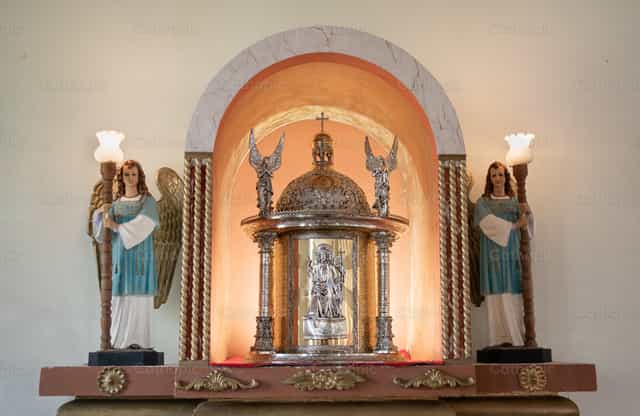 Sagrario con ángeles adoradores - Banco de imágenes católicas - Fotografía por Carolina BR