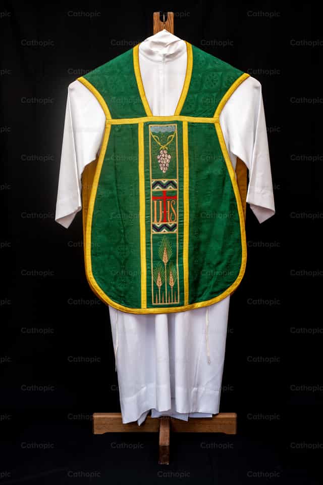 Chasuble verte - Images catholiques de stock - Photo de Metod Perme