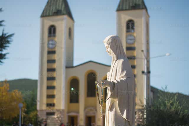 Medjugorje - Nossa Senhora da Paz - Imagens católicas de stock