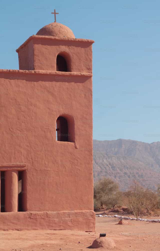Iglesia de adobe - Banco de imágenes católicas