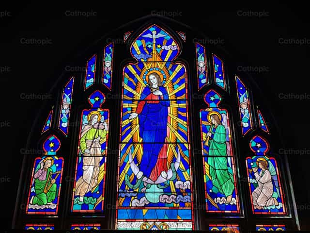 Vitral de María y los Ángeles - Banco de imágenes católicas