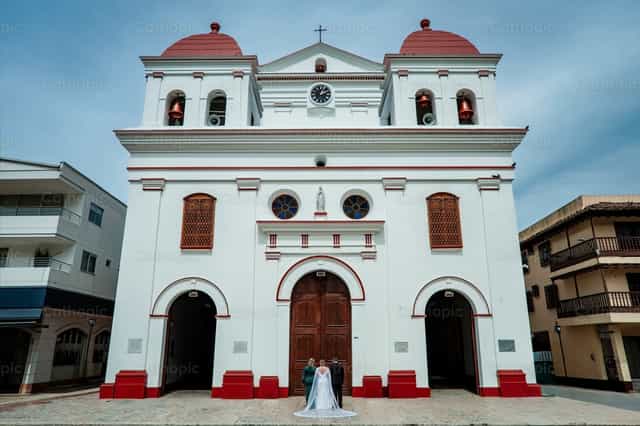 Iglesia de Nuestra Señora de Chiquinquirá - Banco de imágenes católicas