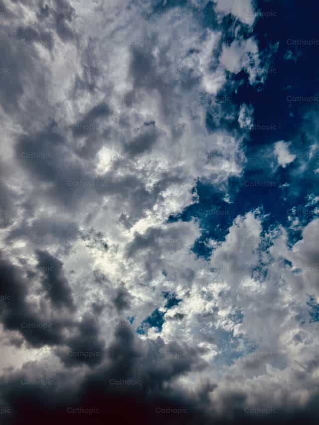 Céu azul com nuvens - Imagens católicas de stock - Foto de Pablo Meza
