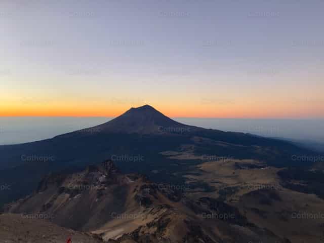 Majestic Mountain - Catholic stock images - Photo by Pablo Meza