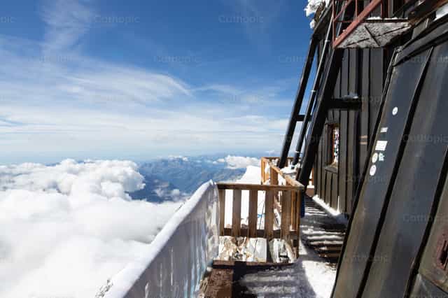 Albergue entre las nubes - Banco de imágenes católicas - Fotografía por José Ángel SH