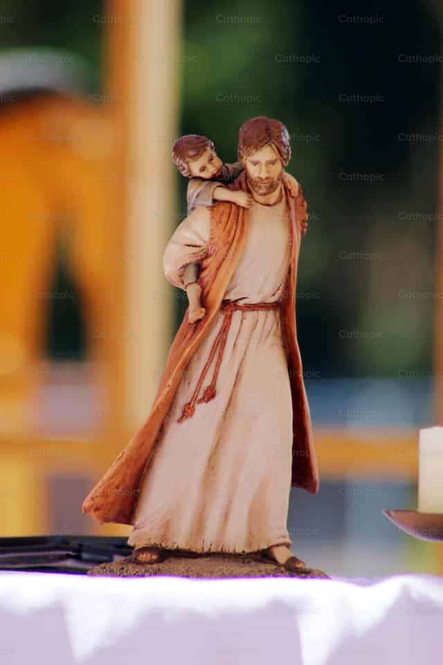 San Jose con nino Jesus - Banco de imágenes católicas - Fotografía por Yunior López