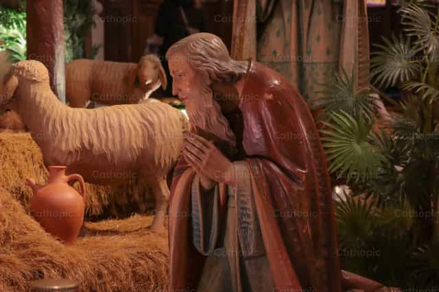 Pastores adorando en el pesebre - Banco de imágenes católicas - Fotografía por encaminados vamos