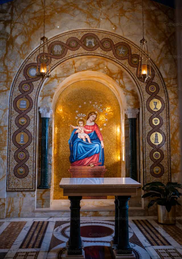 Madonna & Child - Catholic stock images - Photo by Nicole Olea