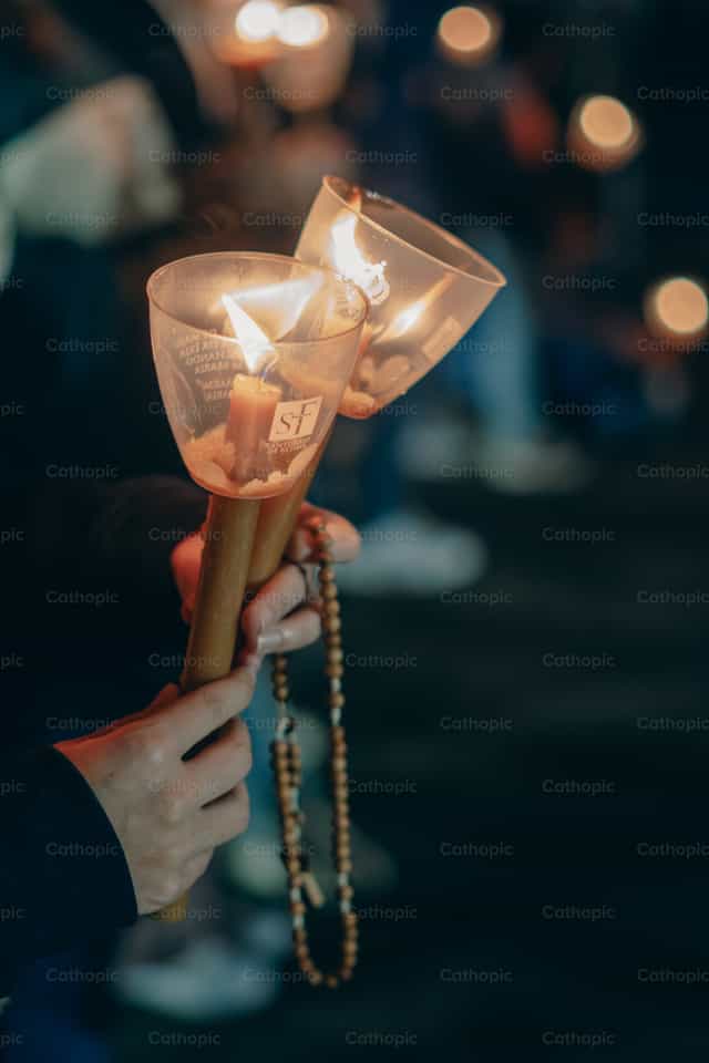 Oración en Fátima - Banco de imágenes católicas