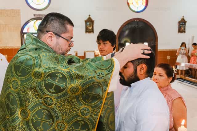 Imposición de Manos - Banco de imágenes católicas - Fotografía por Leider Mendoza